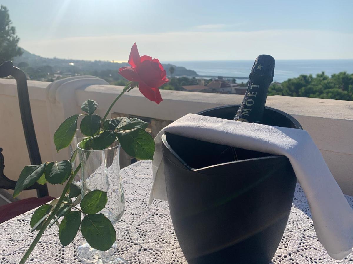 Villino Eleonora Bed & Breakfast Parghelia Bagian luar foto
