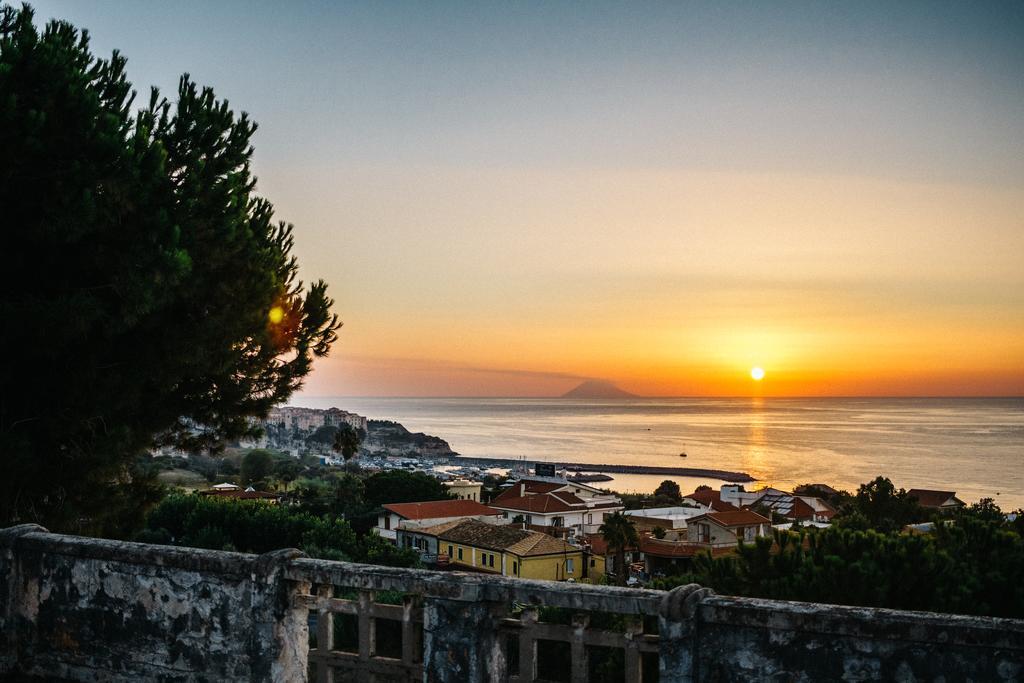 Villino Eleonora Bed & Breakfast Parghelia Bagian luar foto