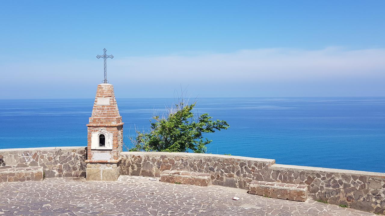 Villino Eleonora Bed & Breakfast Parghelia Bagian luar foto