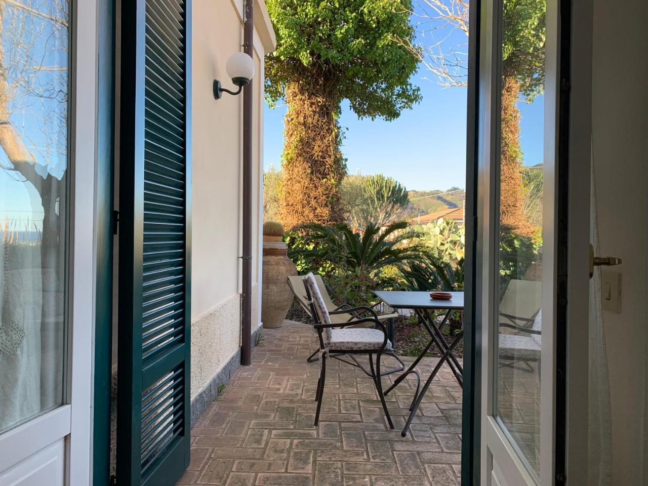 Villino Eleonora Bed & Breakfast Parghelia Bagian luar foto