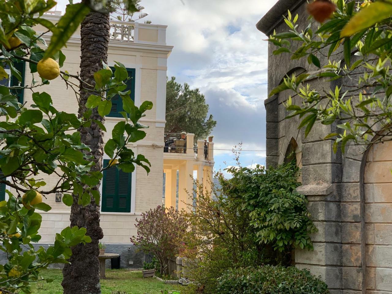 Villino Eleonora Bed & Breakfast Parghelia Bagian luar foto