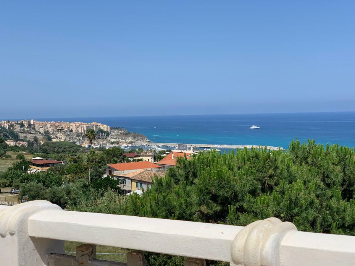 Villino Eleonora Bed & Breakfast Parghelia Bagian luar foto