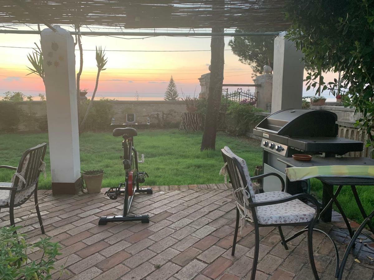 Villino Eleonora Bed & Breakfast Parghelia Bagian luar foto