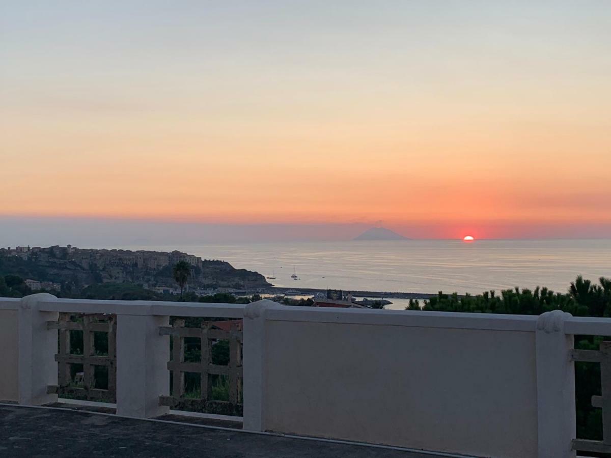 Villino Eleonora Bed & Breakfast Parghelia Bagian luar foto