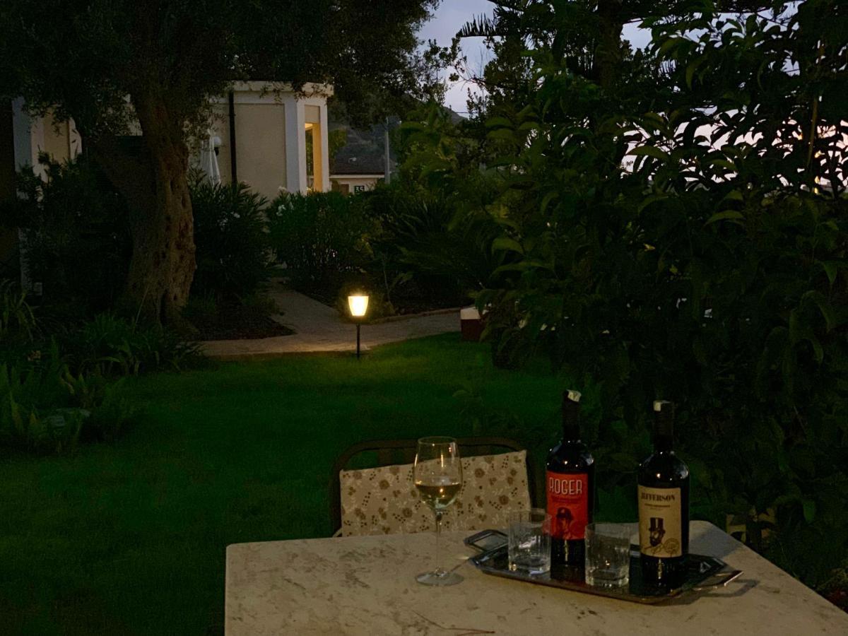 Villino Eleonora Bed & Breakfast Parghelia Bagian luar foto